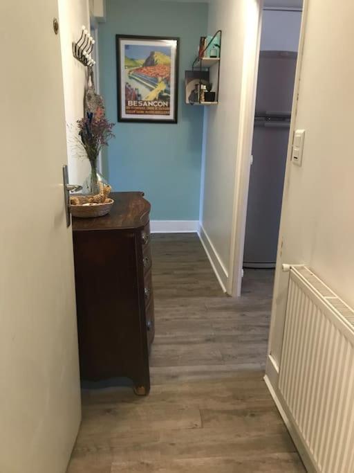 Charmant Appartement Au Calme Avec Parking ブザンソン エクステリア 写真