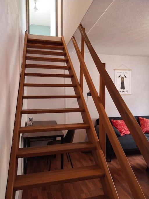 Charmant Appartement Au Calme Avec Parking ブザンソン エクステリア 写真