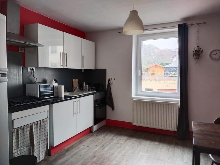 Charmant Appartement Au Calme Avec Parking ブザンソン エクステリア 写真