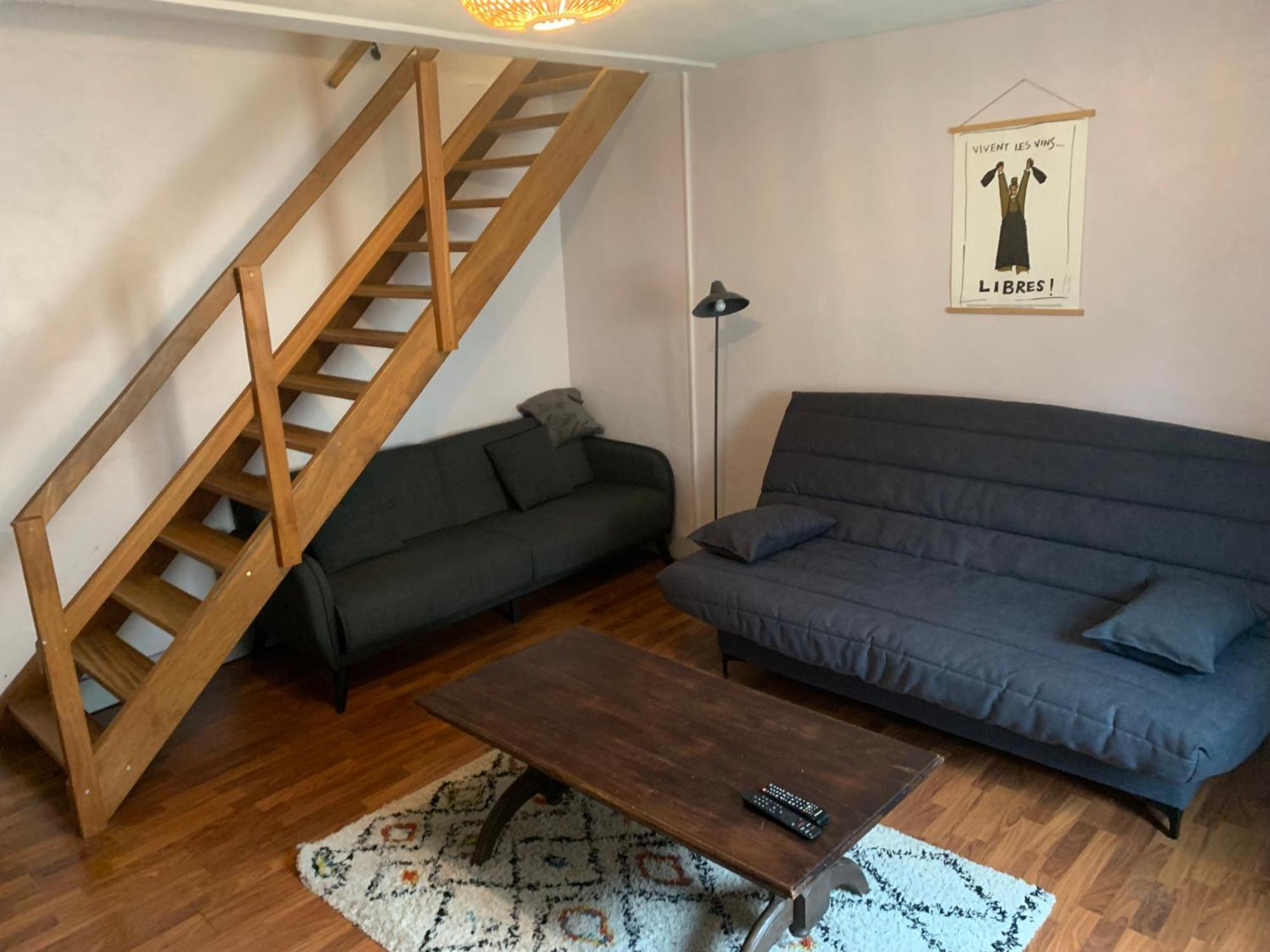 Charmant Appartement Au Calme Avec Parking ブザンソン エクステリア 写真